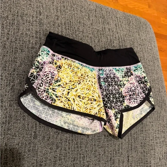 Lulu Lemon Speed Up Lined Women's Geometric Patterned Shorts - Picture 3 of 11